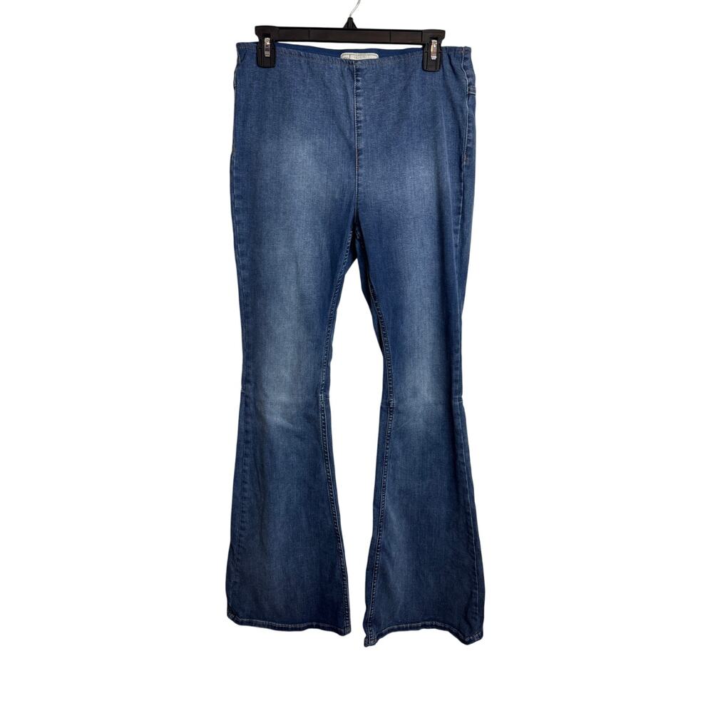 Free People Penny Pull-on Flare denim jeans; elastic waist Size 31